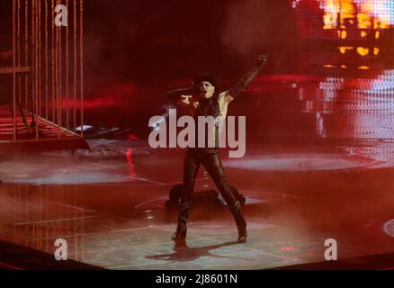 Achille Lauro (Stripper) San Marino durante il Concorso Eurvision Song 2022, seconda semifinale il 12 maggio 2022 a pala Olimpico a Torino. Foto Foto Stock