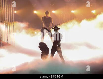 Torino, Italia. 12th maggio 2022. Achille Lauro (Stripper) San Marino durante il Concorso Eurvision Song 2022, seconda semifinale il 12 maggio 2022 a pala Olimpico a Torino. Photo Nderim Kaceli Credit: Independent Photo Agency/Alamy Live News Foto Stock