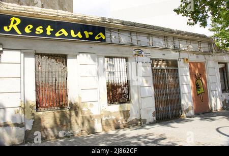 Restante muro di una demolizione in una strada a Barcellona, Catalunya, Spagna, Europa Foto Stock