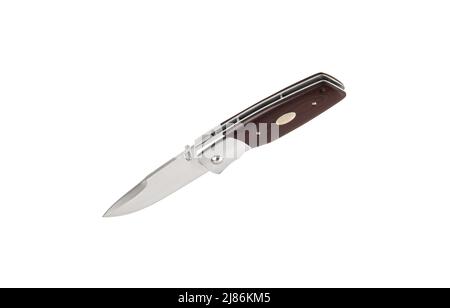 Coltello tascabile con manico in legno. Coltello pieghevole con fermo in metallo. Coltello. Isolare su sfondo bianco. Foto Stock