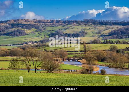 Bredon Hill, Eckington Bridge e il fiume Avon in inverno, Worcestershire, Inghilterra Foto Stock