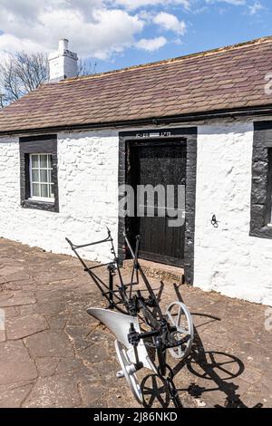 Il famoso Old Blacksmiths Shop, sede del matrimonio con l'incudine, a Gretna Green, Dumfries & Galloway, Scozia, Regno Unito Foto Stock