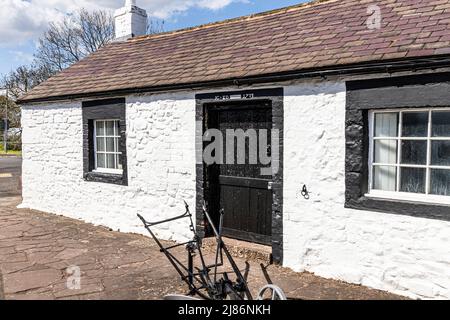 Il famoso Old Blacksmiths Shop, sede del matrimonio con l'incudine, a Gretna Green, Dumfries & Galloway, Scozia, Regno Unito Foto Stock