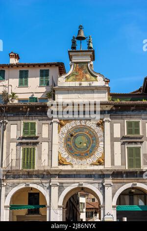 Brescia centro. Campanile e orologio in stile rinascimentale, 1540-1550, in Piazza della Loggia. Lombardia, Italia, Europa. Foto Stock