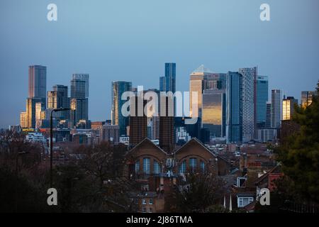 Canary Wharf durante il tramonto, Londra Foto Stock