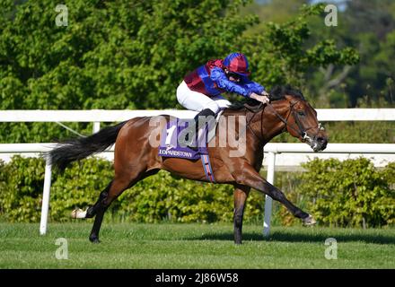 Alfred Muntings e Ryan Moore tornano a casa per vincere l'Irish Stallion Farms EBF Maiden all'ippodromo di Leopardstown a Dublino, in Irlanda. Data foto: Venerdì 13 maggio 2022. Foto Stock