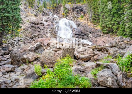 Cascate nascoste sul Cascade Canyon Trail nel Grand Teton National Park, Wyoming, USA Foto Stock