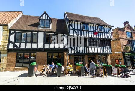 Il Cardinals Hat casa pubblica e ristorante in cima alla High Street Lincoln City 2022 Foto Stock