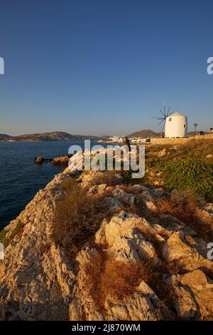 Mulino a vento tradizionale a Paros, Isole Cicladi, Grecia Foto Stock