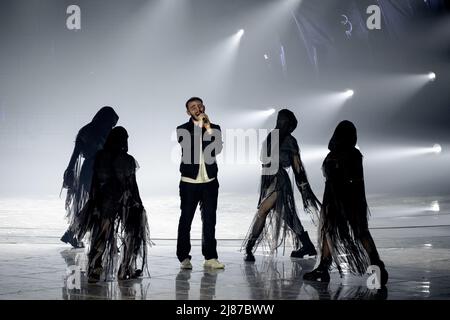 Torino, Italia. 13th maggio 2022. 2022-05-13 15:23:20 TORINO - Ochman dalla Polonia durante la prova di vestito della finale del Concorso di canzoni di Eurovisione. ANP SANDER KING netherlands out - belgium out Credit: ANP/Alamy Live News Foto Stock