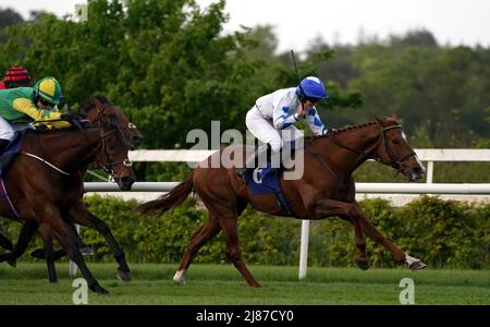 I nomi Jock e Miss M o'Sullivan (a destra) tornano a casa per vincere la Women's Irish Network for Racing Lady Riders handicap all'ippodromo di Leopardstown a Dublino, Irlanda. Data foto: Venerdì 13 maggio 2022. Foto Stock