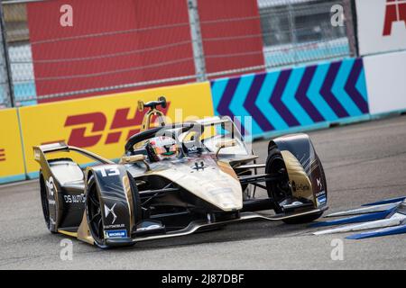 Berlino, Germania, 13th maggio 2022. 2022 Shell Recharge Berlin e-Prix, 2021-22 ABB FIA Formula e World Championship, Tempelhof Airport Circuit a Berlino, Germania Foto: #13 Antonio Felix da COSTA (por) di DS Techeetach © Piotr Zajac/Alamy Live News Foto Stock