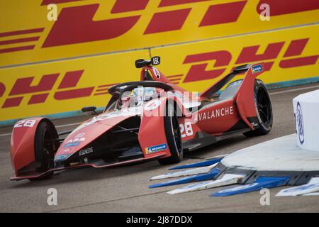 Berlino, Germania, 13th maggio 2022. 2022 Shell Recharge Berlin e-Prix, 2021-22 ABB FIA Formula e World Championship, Tempelhof Airport Circuit a Berlino, Germania Foto: #28 Oliver ASKEW (USA) di Avalanche Andretti Formula e © Piotr Zajac/Alamy Live News Foto Stock