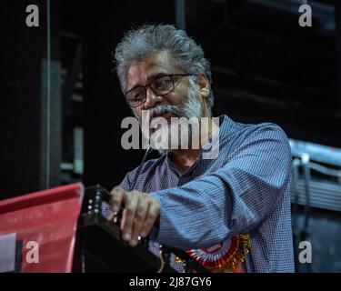 Kolkata, Bengala Occidentale, India. 13th maggio 2022. Dipankar Bhattacharya (dicembre 1960), segretario generale nazionale della liberazione del Partito Comunista indiano (marxista leninista). Diverso momento della Conferenza di Stato da parte del Partito Comunista dell'India (marxista 'leninista). Il Partito Comunista dell'India (Lenninista.CPI ML) ha organizzato una Conferenza di Stato del 12th presso lo state Youth Center, che si terrà fino al 15th maggio 2022 per cercare la via d'uscita contro il regime fascista e comunale del BJP ha guidato il governo centrale e la dismissione democratica del governo guidato da TMC (Secondo il loro parere) (Credit Imag Foto Stock