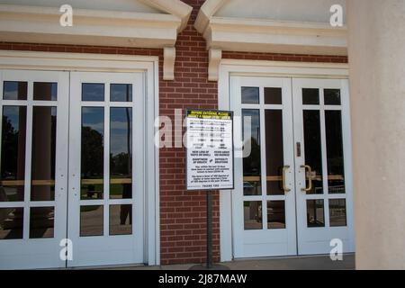 Columbia County, GA USA - 08 20 21: Porte d'ingresso anteriori del tribunale della Columbia County Foto Stock