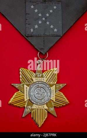 Una medaglia d'onore confederata per il generale brigadiere James Dearing è raffigurata presso la biblioteca presidenziale Jefferson Davis di Biloxi. Foto Stock