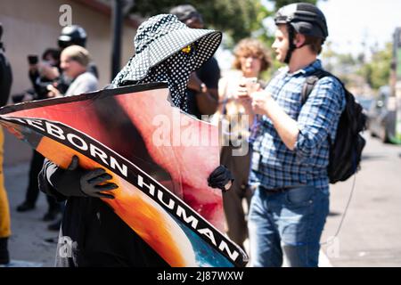 USA. 07th maggio 2022. Gli attivisti per i diritti di vita e aborto si sono radunati al di fuori di un quartiere di Highland Park pianificato di Parenthood a Los Angeles, California. Maggio 5, 2022. (Foto di Jake Lee Green/Sipa USA) Credit: Sipa USA/Alamy Live News Foto Stock