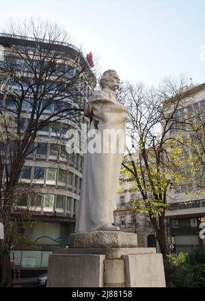 Statua di Camilo Castelo Branco, famoso scrittore portoghese del 19th° secolo, di Antonio Duarte, inaugurata nel 1950 a Lisbona, Portogallo Foto Stock