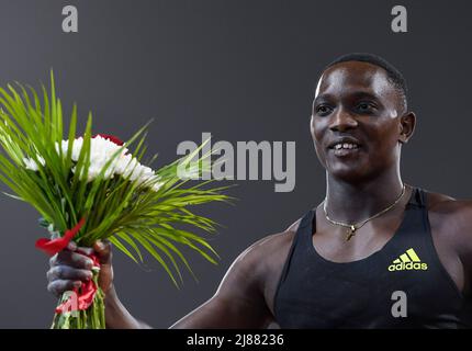 Doha, Qatar. 13th maggio 2022. Anderson Peters di Grenada festeggia dopo aver vinto il lancio del javelin maschile al meeting di atletica della Diamond League 2022 al Suhaim bin Hamad Stadium di Doha, capitale del Qatar, 13 maggio 2022. Credit: Nikku/Xinhua/Alamy Live News Foto Stock