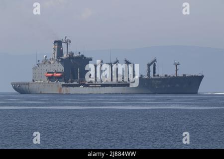 USNS Patuxent (T-AO-201), un lubrificatore di rifornimento di classe Henry J. Kaiser, operato dalla Marina degli Stati Uniti, avvicinandosi a Hunterston sul Firth di Clyde. Foto Stock