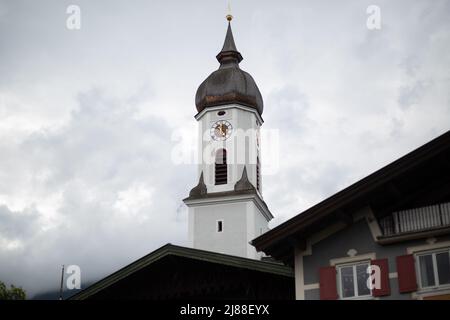 Garmisch Partenkirchen, Germania. 13th maggio 2022. Nuovo San Martino. Garmisch-Partenkirchen è stato in preparazione per la riunione del G7 il 13 maggio 2022 per mesi. L'incontro del G7 si svolgerà a Schloss Elmau, nei pressi di Garmisch-Patenkirchen dal 26 giugno al 28 2022 giugno. (Foto di Alexander Pohl/Sipa USA) Credit: Sipa USA/Alamy Live News Foto Stock