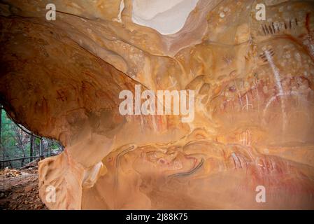 Dipinti preistorici della Grotta di Arkaroo Rock - Australia del Sud Foto Stock