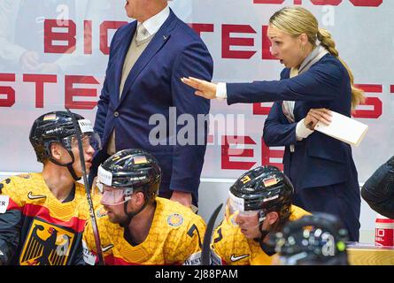 Helsinki, Finlandia. 13th maggio 2022. Jessica Campbell allenatore di assistenza in Germania, nella partita GERMANIA - CANADA 3-5 IIHF ICE HOCKEY WORLD CHAMPIONSHIP Group B a Helsinki, Finlandia, 13 maggio 2022, Stagione 2021/2022 © Peter Schatz / Alamy Live News Credit: Peter Schatz/Alamy Live News Foto Stock