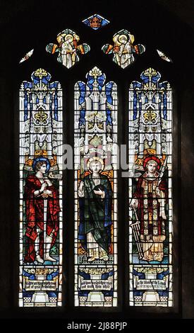 Una vetrata di James Powell & Sons raffigurante SS Alban, Stephen & Lawrence, All Saints Church, Evesham, Worcestershire Foto Stock