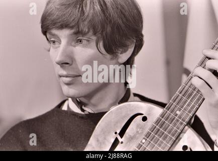 MANFRED MANN gruppo pop britannico con Klaus Voormann agosto 1966. Foto: Tony Gale Foto Stock