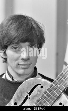 MANFRED MANN gruppo pop britannico con Klaus Voormann agosto 1966. Foto: Tony Gale Foto Stock