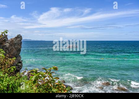 Isola di Ko LAN parte orientale della Regione Centrale della Thailandia. Ko LAN appartiene alla Provincia di Chonburi, Amphoe Bang Lamung, Golfo orientale della Thailandia Foto Stock