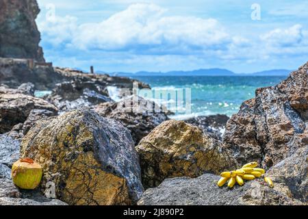 Isola di Ko LAN parte orientale della Regione Centrale della Thailandia. Ko LAN appartiene alla Provincia di Chonburi, Amphoe Bang Lamung, Golfo orientale della Thailandia Foto Stock