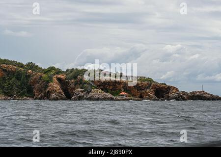 Isola di Ko LAN parte orientale della Regione Centrale della Thailandia. Ko LAN appartiene alla Provincia di Chonburi, Amphoe Bang Lamung, Golfo orientale della Thailandia Foto Stock