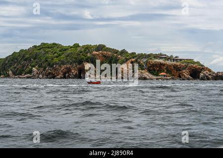 Isola di Ko LAN parte orientale della Regione Centrale della Thailandia. Ko LAN appartiene alla Provincia di Chonburi, Amphoe Bang Lamung, Golfo orientale della Thailandia Foto Stock