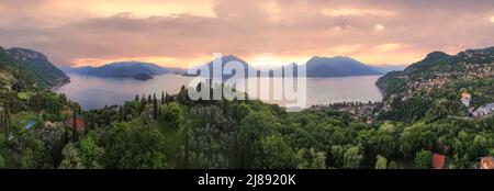 Vista panoramica aerea del Castello di Vezio al tramonto. Fuco girato nel lago di Como. Varenna, Italia Foto Stock