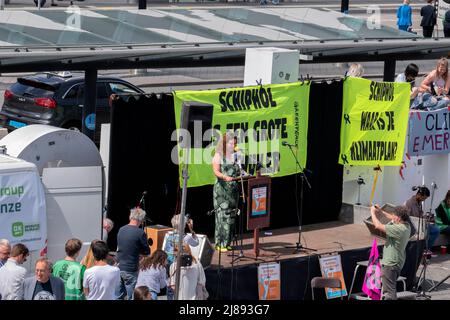 Amsterdam, Paesi Bassi. 14th maggio 2022. Manifestazione ribellione estinzione all'aeroporto di Schiphol Paesi Bassi 14-5-2022 Credit: Robert vant Hoenderdaal/Alamy Live News Foto Stock