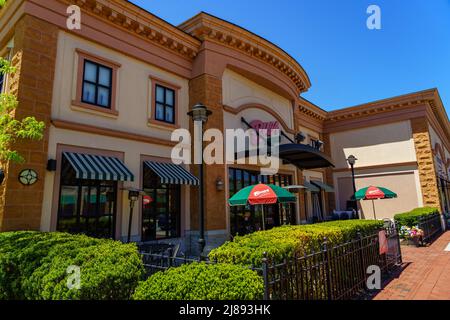 Exton, PA, USA - 10 maggio 2022: Buca di Beppo è una catena di ristoranti di cucina italiana americana. Ha oltre 80 sedi. Foto Stock