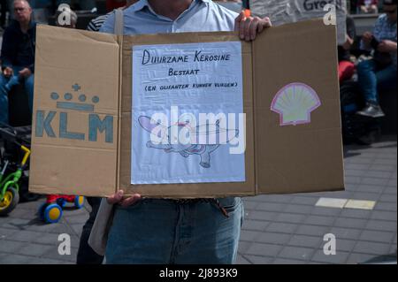 Amsterdam, Paesi Bassi. 14th maggio 2022. Manifestazione ribellione estinzione all'aeroporto di Schiphol Paesi Bassi 14-5-2022 Credit: Robert vant Hoenderdaal/Alamy Live News Foto Stock