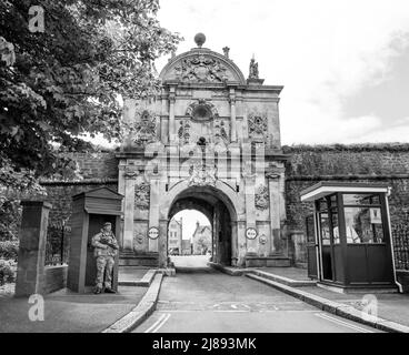 Immagine monocromatica della caserma barocca del 1670 circa, della Cittadella reale, sede dell'artiglieria reale del Commando Regiment del 29. Costruito circa 450 anni a Foto Stock