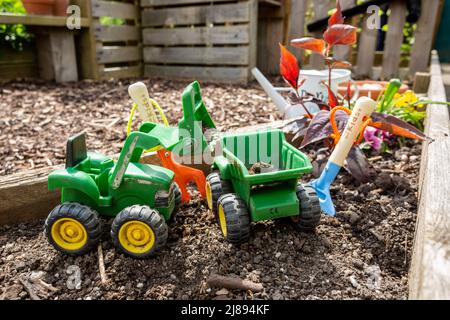 Giocattoli in giardino nel Regno Unito 2022 Foto Stock