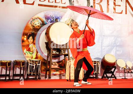 BUSTO Arsizio, Italia. 14th maggio 2022. Festival dell'Est, Malpensa durante il Festival dell'Oriente a Busto Arsizio, Malpensa Fiere, News a Busto Arsizio, Italy, May 14 2022 Credit: Agenzia fotografica indipendente/Alamy Live News Foto Stock