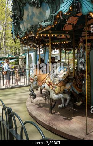 Bryant Park ha un bellissimo paesaggio in primavera, New York City, USA 2022 Foto Stock