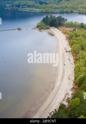 Vista aerea di Loch Lomond che mostra l'isola di Inchmoan Foto Stock