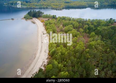 Vista aerea di Loch Lomond che mostra l'isola di Inchmoan Foto Stock