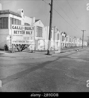 Nota sulla moderna architettura e l'edificio a casa. San Francisco, California. [Segno: 'Galli-costruito significa meglio Bilt' - 1- e 2-camere da letto case in vendita: "Include tutto" - 'aperto per l'ispezione - 2 Camera da letto - R.F. Galli - costruttore]. Foto Stock