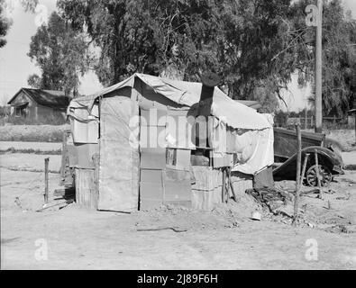 Casa nel campo di carota pullers. Vicino a Holtville. Imperial Valley, California. Foto Stock