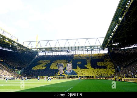 DORTMUND, GERMANIA - MAGGIO 14: Die gelbe Wand dei sostenitori di Borussia Dortmund durante il 1. Bundesliga partita tra Borussia Dortmund e Hertha BSC al Signal-Iduna-Park il 14 maggio 2022 a Dortmund, Germania (Foto di Joris Verwijst/Orange Pictures) Foto Stock