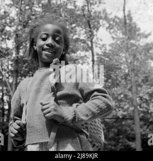 Bear Mountain, New York. Attività interrazziali a Camp Fern Rock, dove i bambini sono aiutati dal Servizio del campo Metodista. Un camper pronto per iniziare un'escursione. Foto Stock