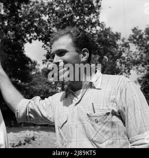 Southfields, New York. Attività interrazziali al campo Nathan Hale, dove i bambini sono aiutati dal Servizio del campo Metodista. Milton Reiner, direttore del programma. Foto Stock