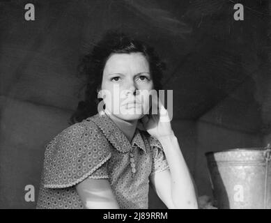 Una famiglia migratoria nel campo di lavoro della FSA (Farm Security Administration). Calipatria, Imperial Valley, California. Foto Stock